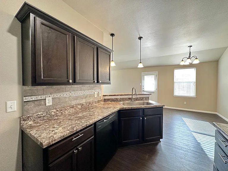 1301 Vanguard Ln — Photo 7