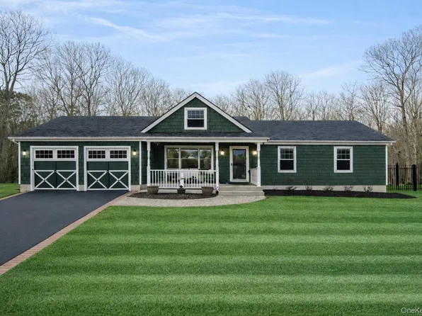 14 Belvoir Court, Ridge, NY 11788