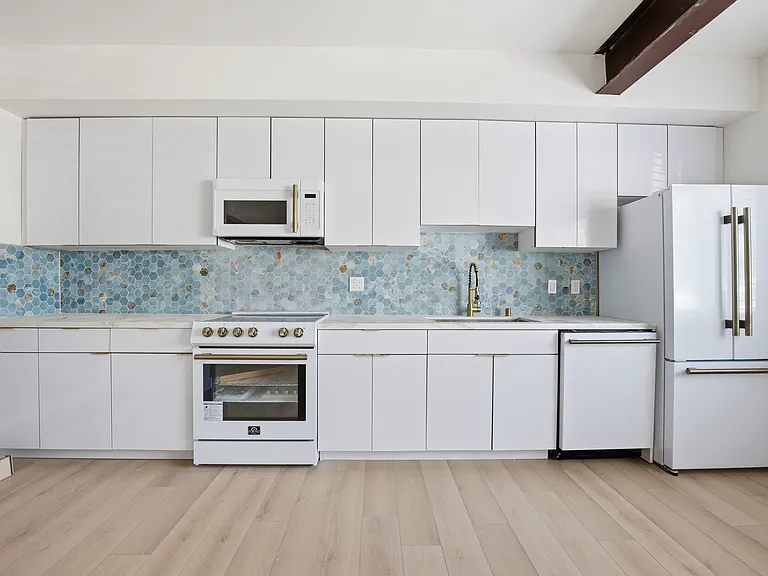4021 Lamont St #13 — Photo 6