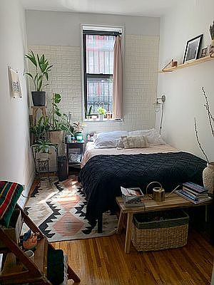 2nd image of 513 E 5th St APT 1A