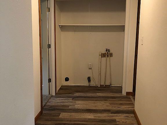 4th image of 465 W Jefferson St