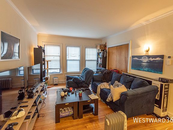 2nd image of 1618 W Farwell Ave APT 1B