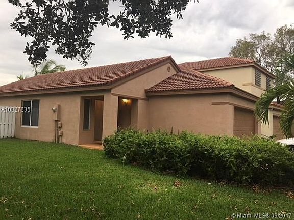 3rd image of 1447 Estancia Cir