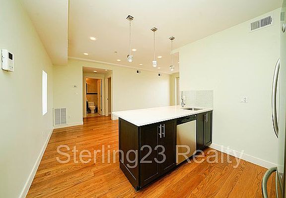 4th image of 27-04 Hoyt Ave S Penthouse 1