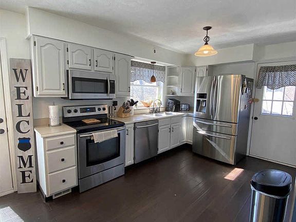 4th image of 3747 Parkview Dr