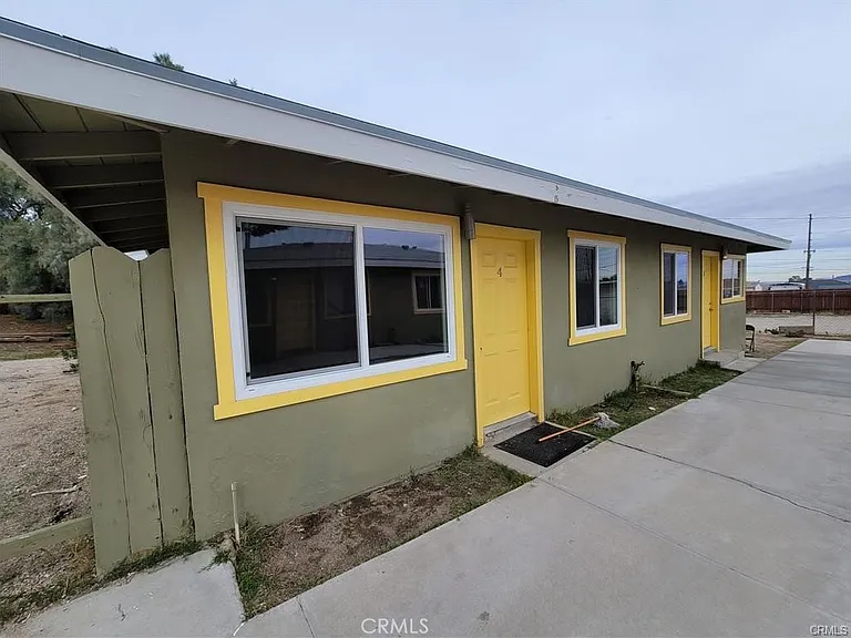 961 Manzanita Dr #4 — Photo 1