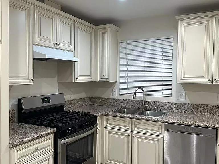 4174 Douglass Ave — Photo 7