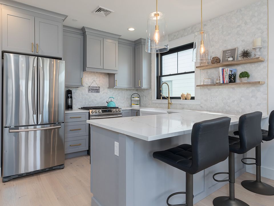 1st image of 331 Chelsea St #4