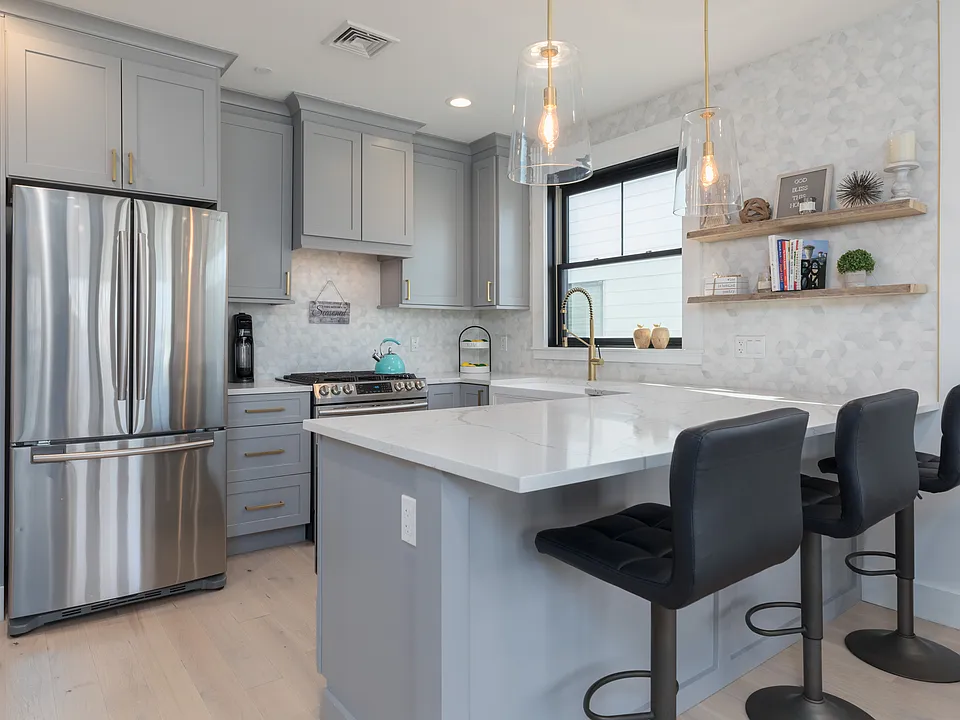 331 Chelsea St #4