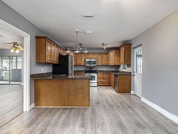 5th image of 1709 Marvy Ave