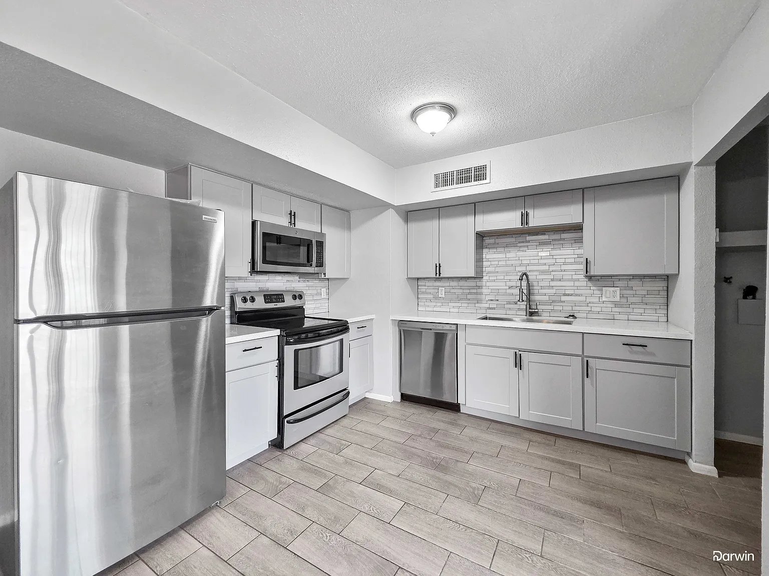 3 bed, 2.0 bath, 1128 sqft, $1,805 — Photo 2