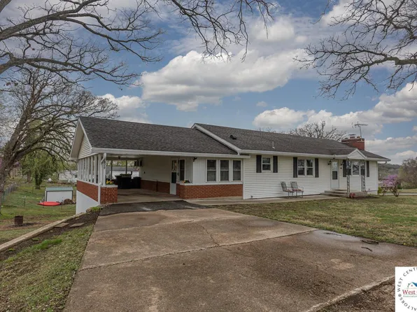 820 Elm Dr, Warsaw, MO 65355