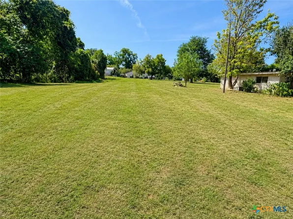 105 Navasota Ln, Seguin, TX 78155