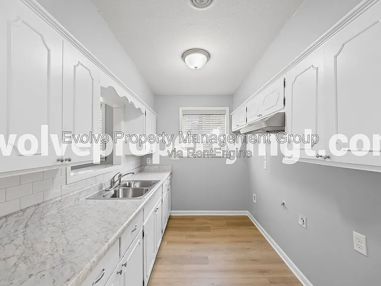 995 Avon Rd — Photo 7