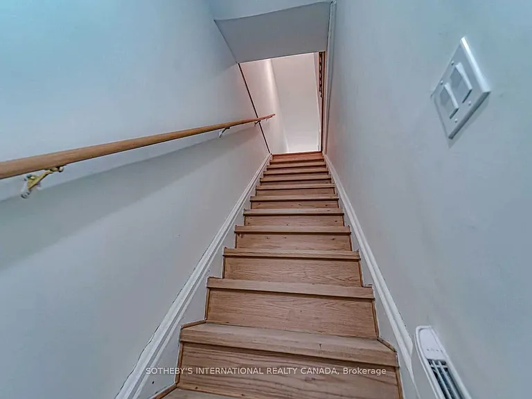 843 Danforth Ave #UPPER — Photo 10
