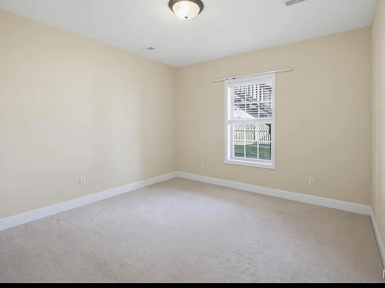 1835 Evondale Dr — Photo 23