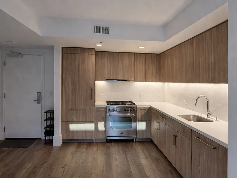 1288 Howard St #504 — Photo 17