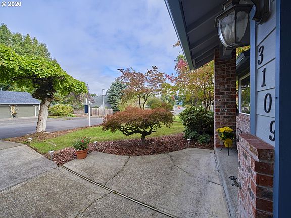 2nd image of 3109 NE 96th St