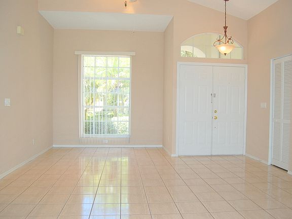 Enter Way / Dining Room