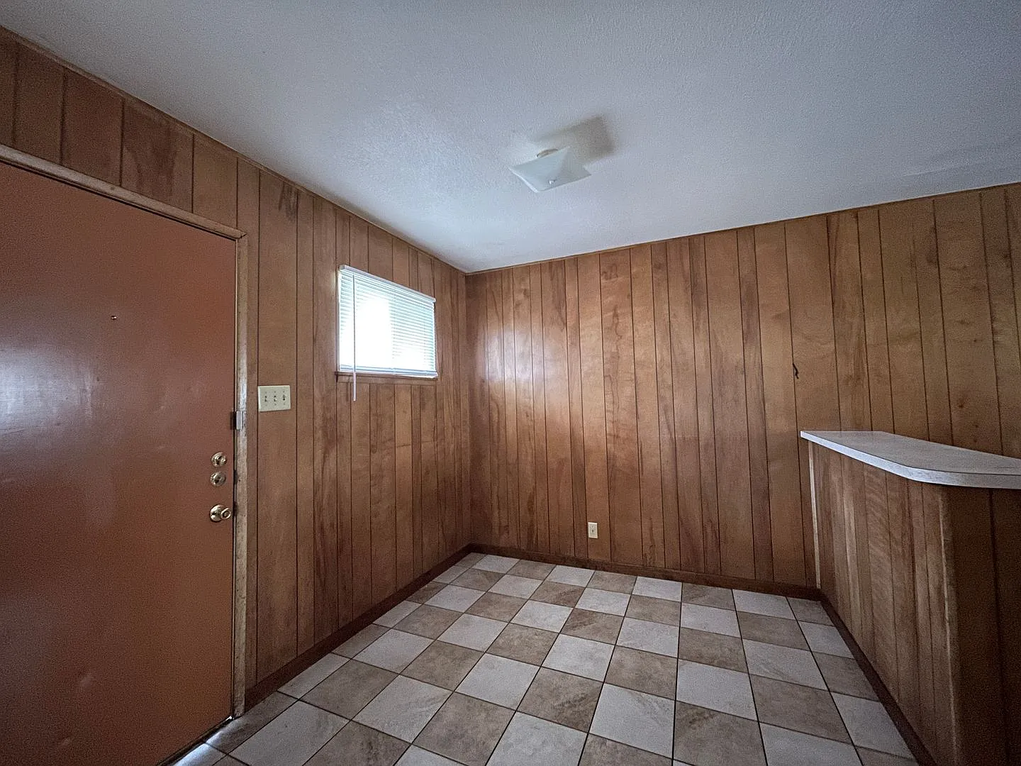 805 W Hallmark Ave — Photo 3