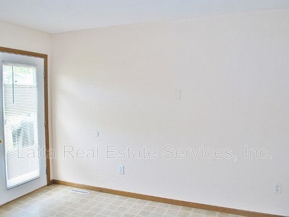 4th image of 513 W Broadway St