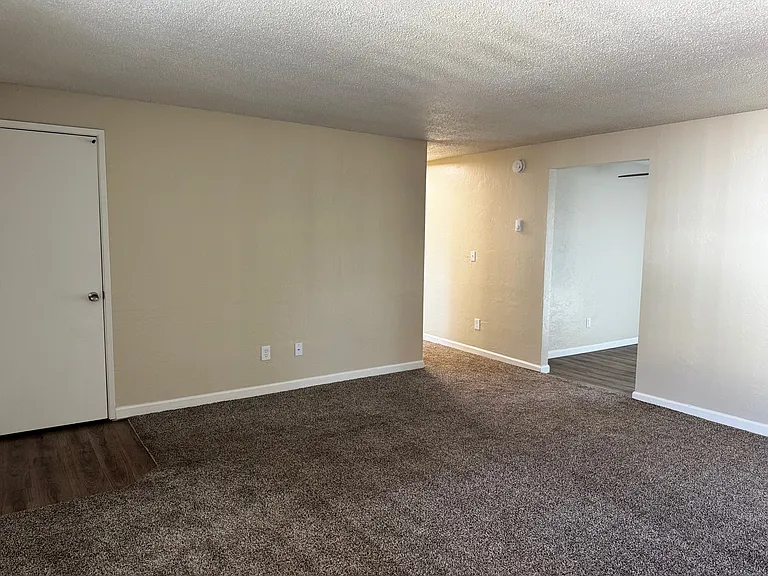 Gateway Village Apartments — Photo 28