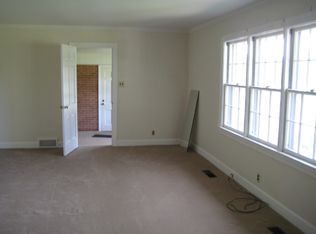 730 W Main St, Pilot Mountain, NC 27041