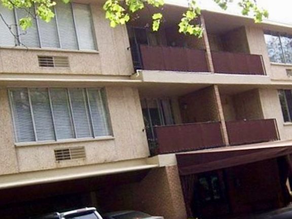 Generous balcony over PT