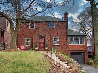 635 Rock Springs Rd, Mt Lebanon, PA 15228