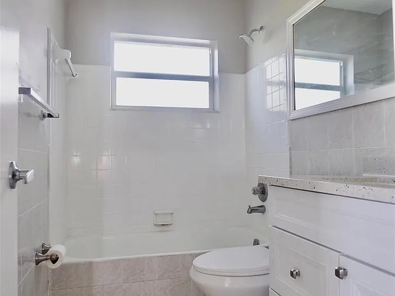 5908 NW 81st Ave — Photo 32