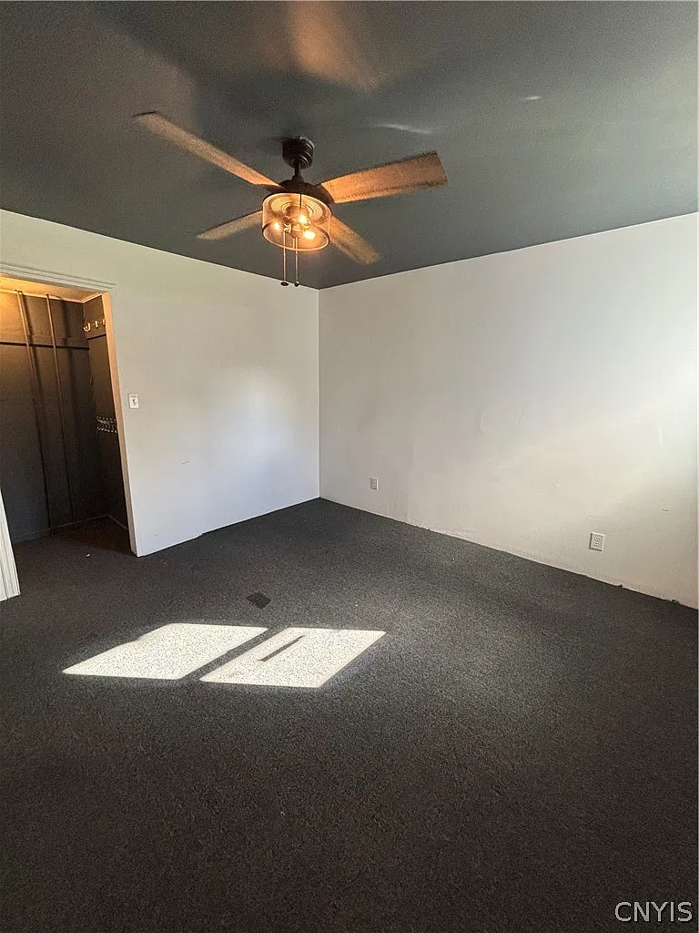 3 bed, 1.0 bath, 2390 sqft, $1,400 — Photo 4