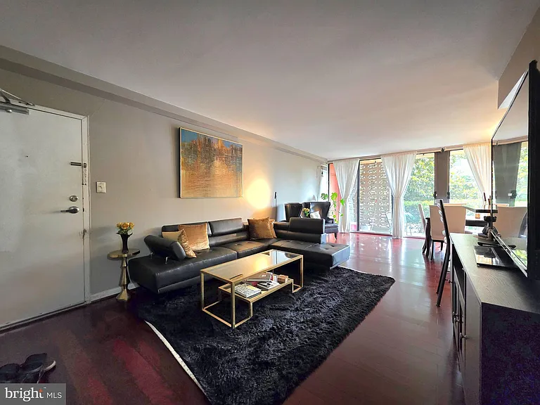 16 S Van Dorn St #101 — Photo 4