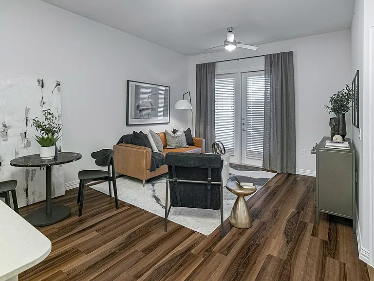Debbie Lane Flats — Photo 17