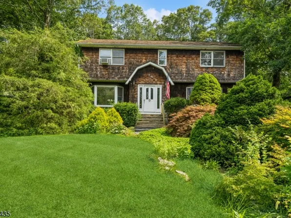 74 Kendall Dr, Ringwood Boro, NJ 07456