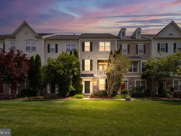 745 Collington Ct, Woodbridge, VA 22191