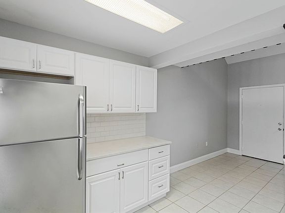 4th image of 2154 Bradford St APT 207