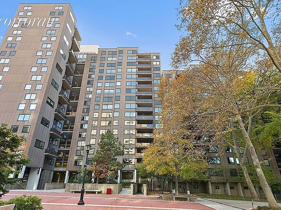 5th image of 531 Main St APT 318