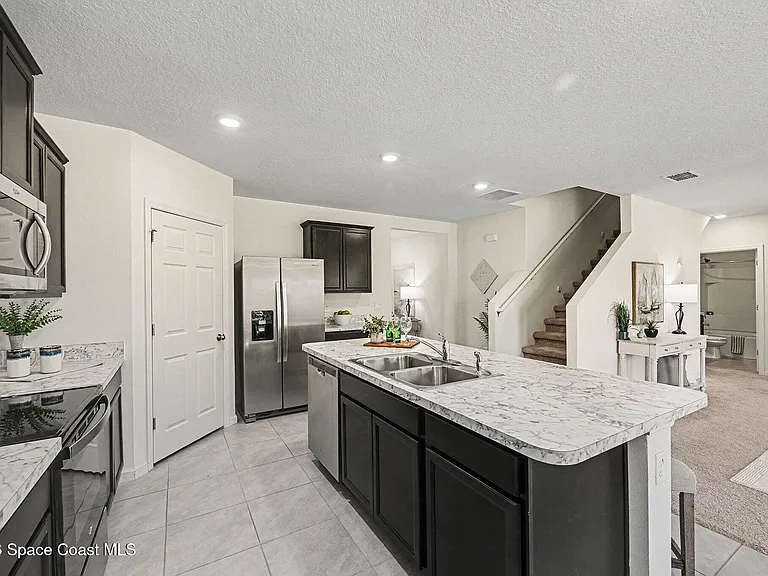 1709 Morely Dr — Photo 3