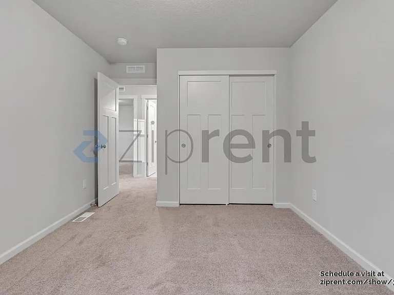 6460 N 89th Ave — Photo 18
