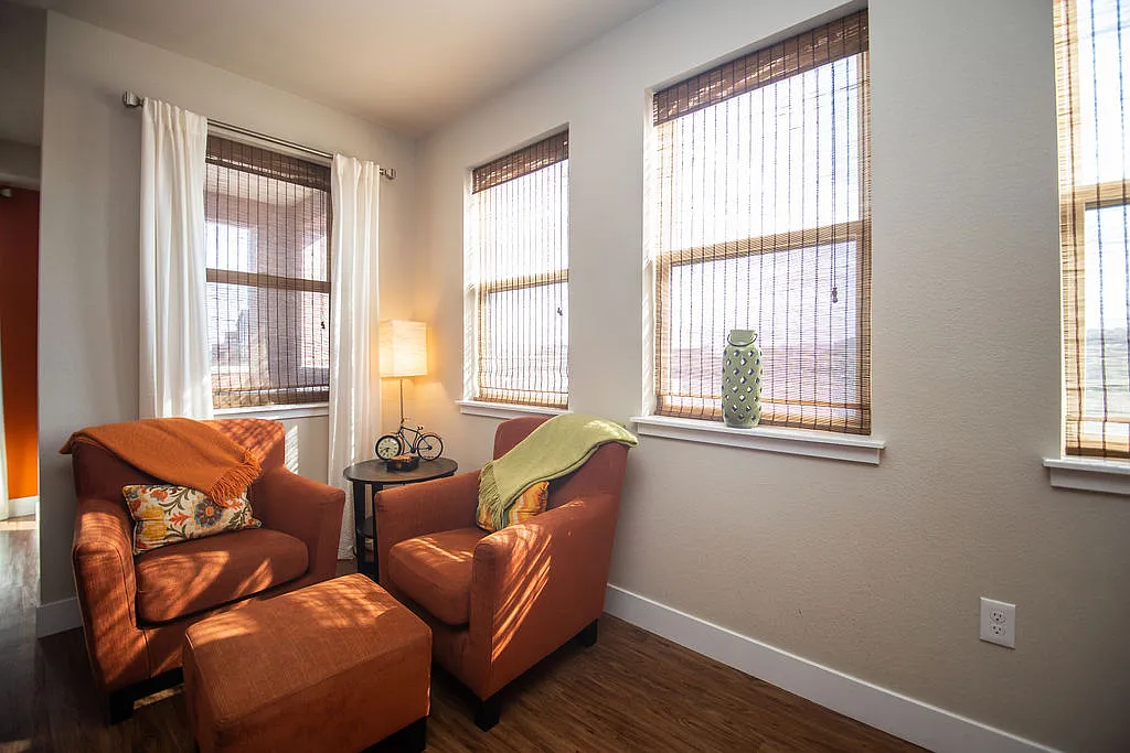 220 Willow 202 — Photo 2