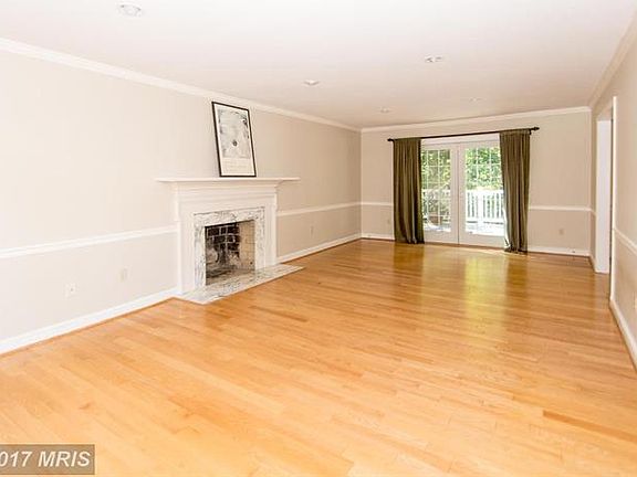 4th image of 450 Old Orchard Cir