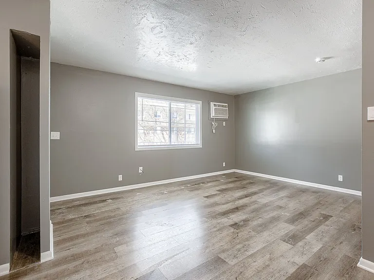 1015 N 47th Ave #8 — Photo 9