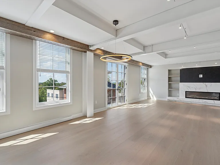 Dining/Living room area