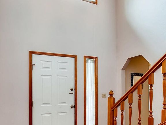 5th image of 375 NE 33rd Ct