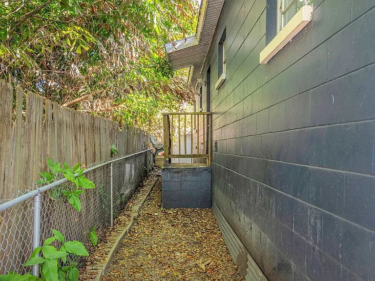 600 Douglas Ave — Photo 28