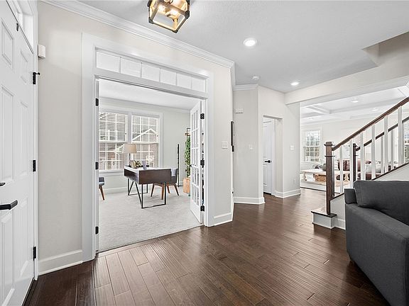 4th image of 5169 Hampton Place Dr