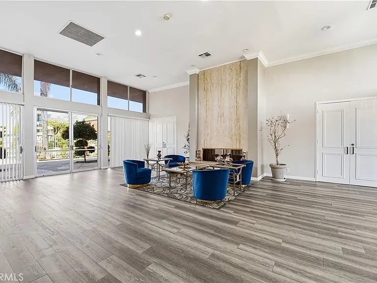 5301 Balboa Blvd #F7 — Photo 36