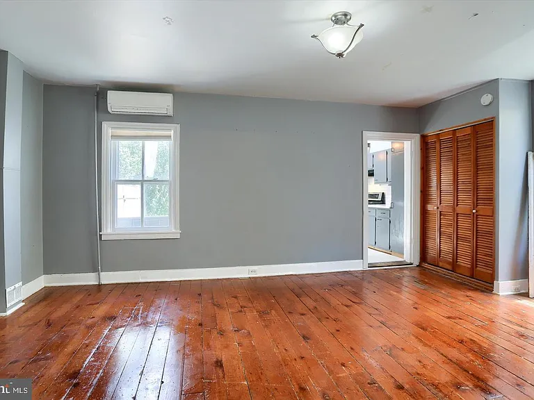 223 S Pitt St — Photo 9