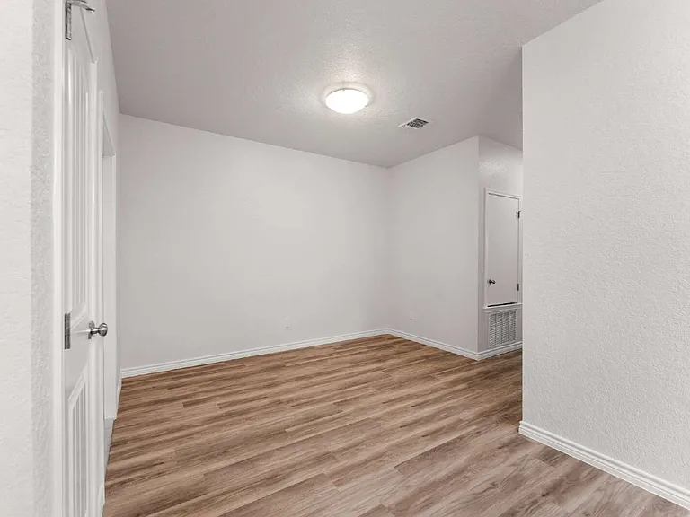 1110 Zora Dr #B — Photo 8