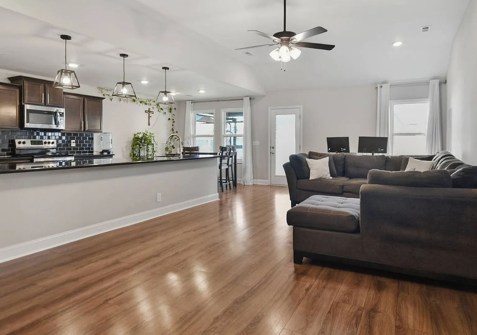 Pet Friendly Three Bedroom! — Photo 2